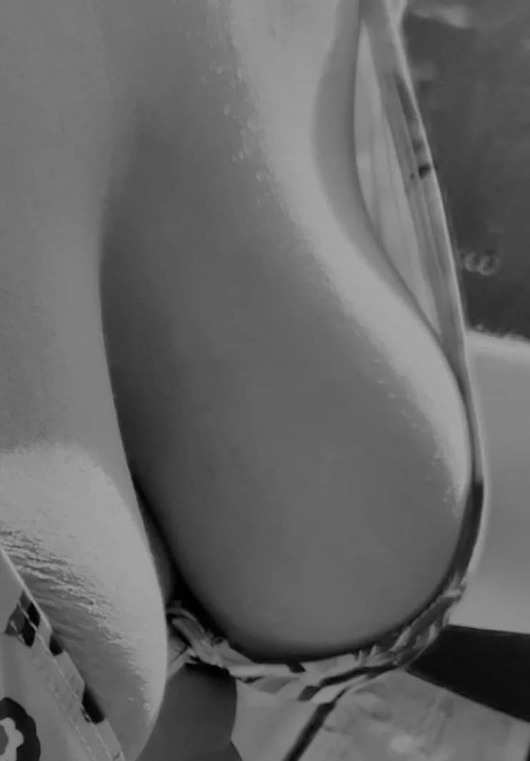 2lov2x – MYM creator