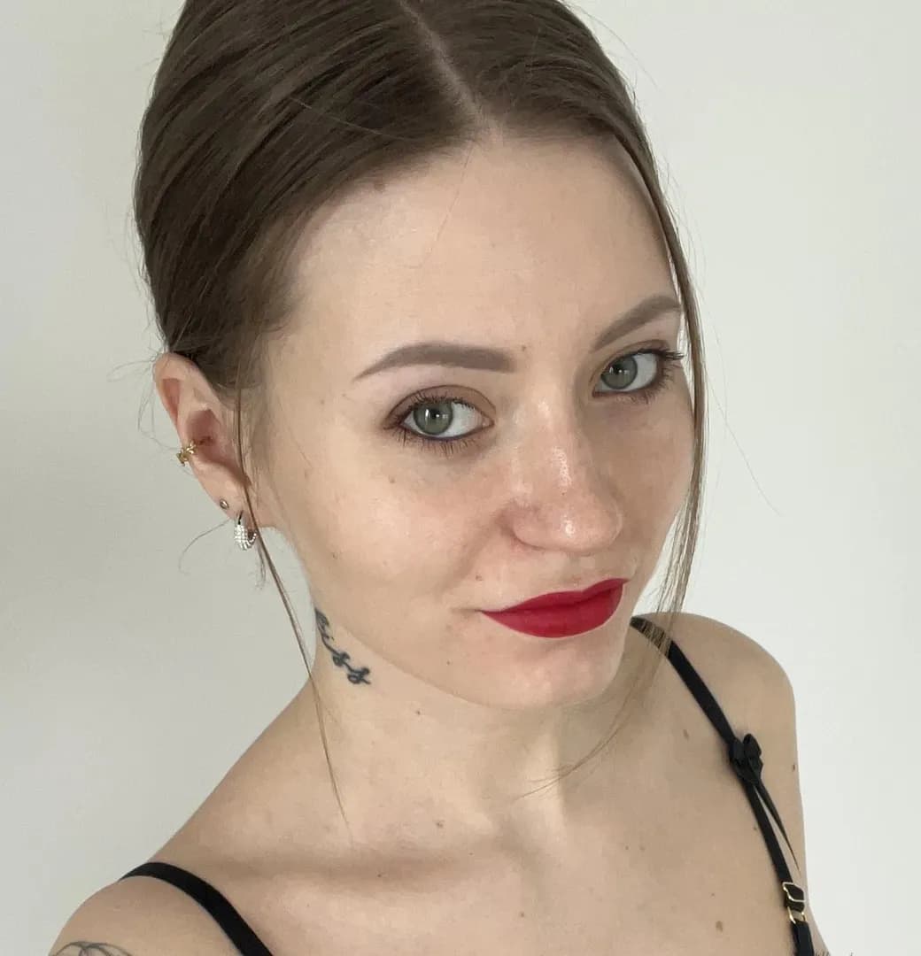 Alona_ – MYM creator