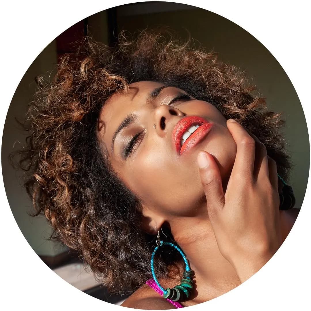 Amedeezire – MYM creator