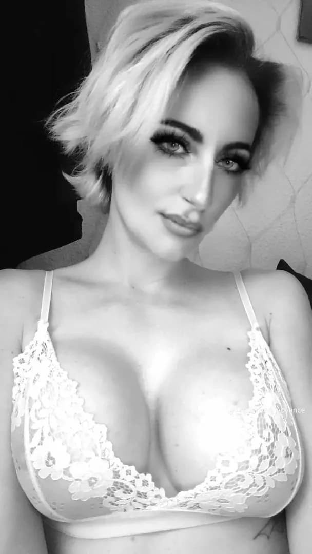 Anna_daey – MYM creator