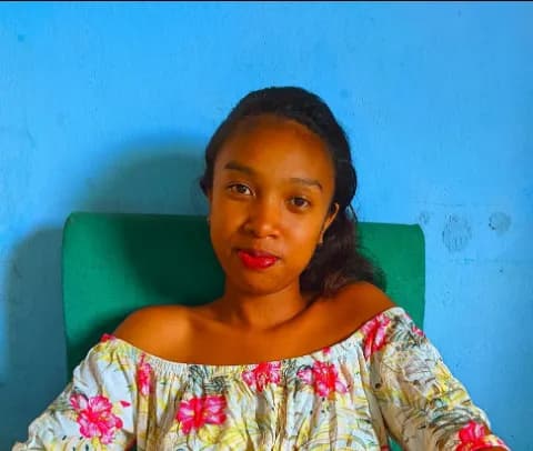 Annaelle_j – MYM creator