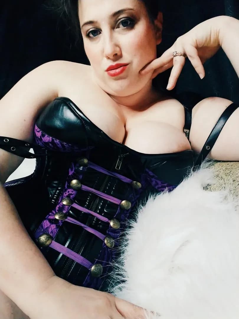 Dameelfya – MYM creator