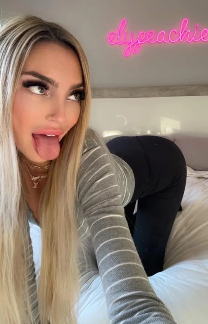 Elypeachie – MYM creator profile picture