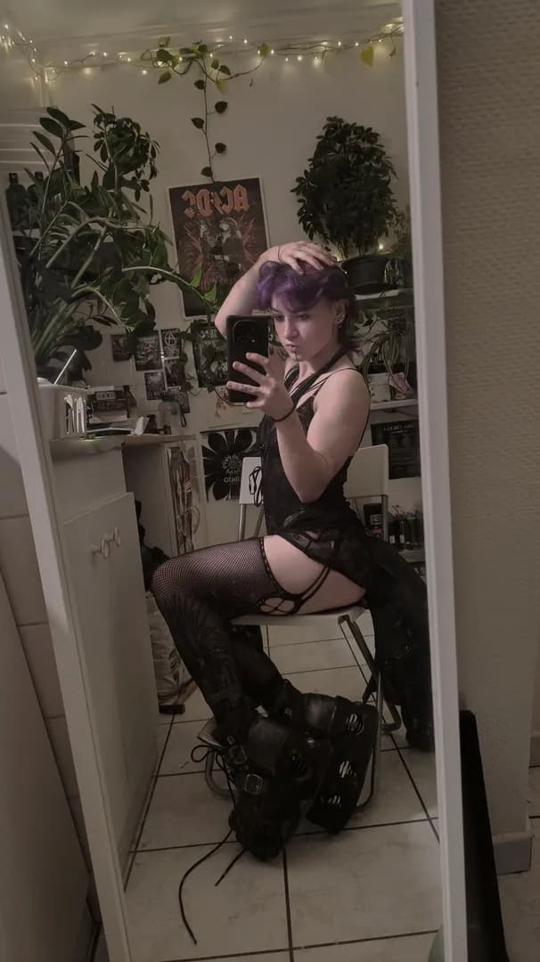 Lilredmoonn – MYM creator profile picture