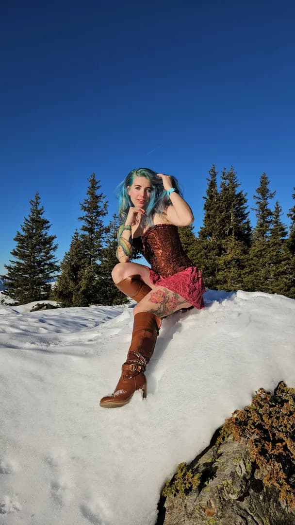 Lovilyn24_mym – MYM creator