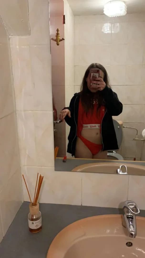 Miss43 – MYM creator