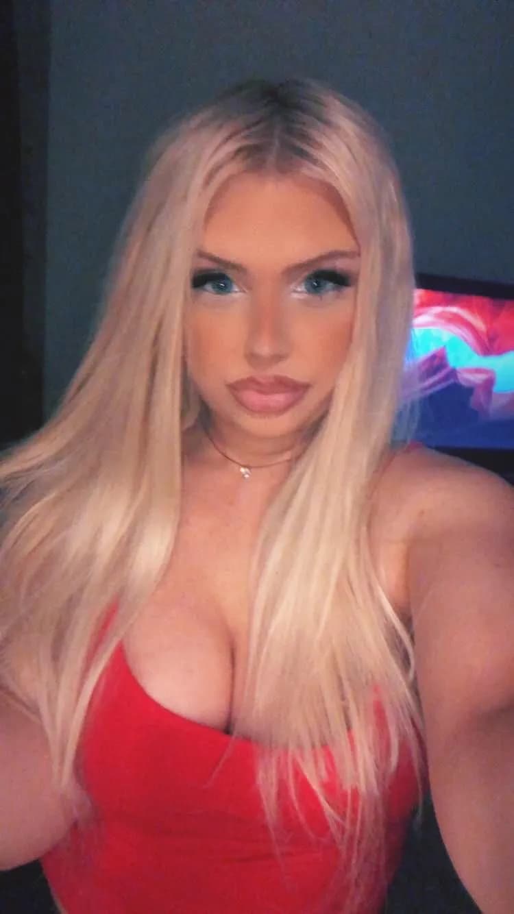 Reine_victoriaaa – MYM creator profile picture