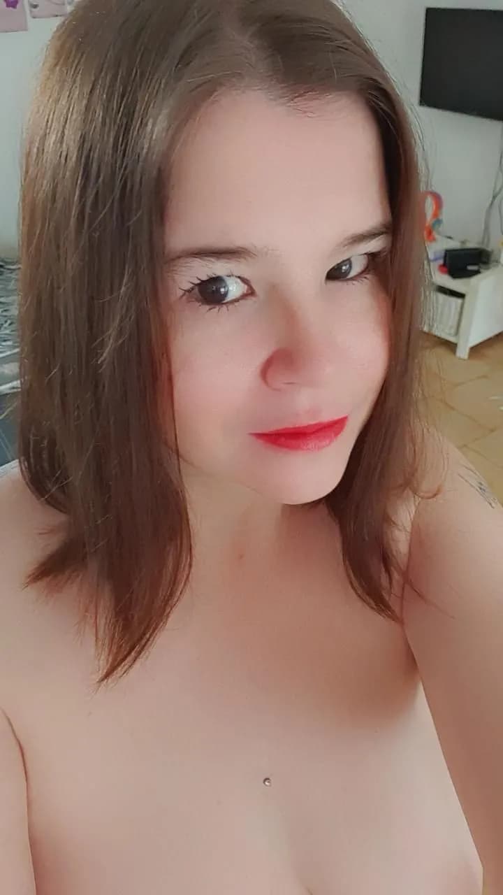 Sissilove-62 – MYM creator profile picture