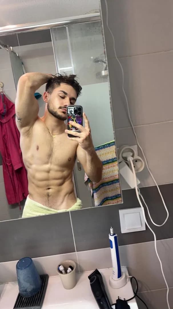 Thomas_fry – MYM creator