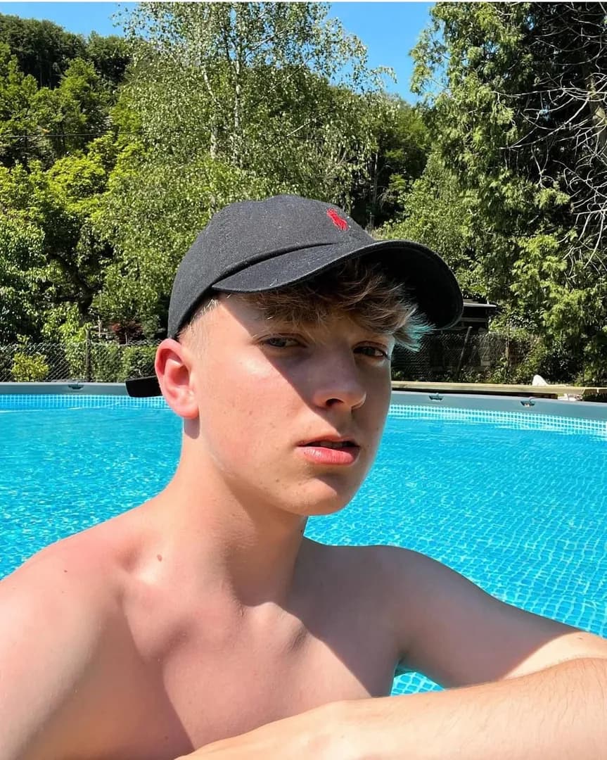 Timitwinkyy – MYM creator