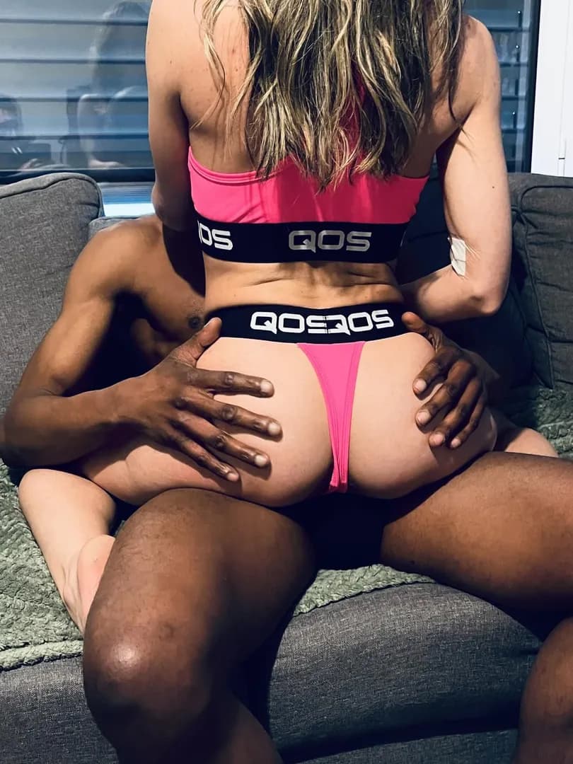 Tinyhotwife – MYM creator