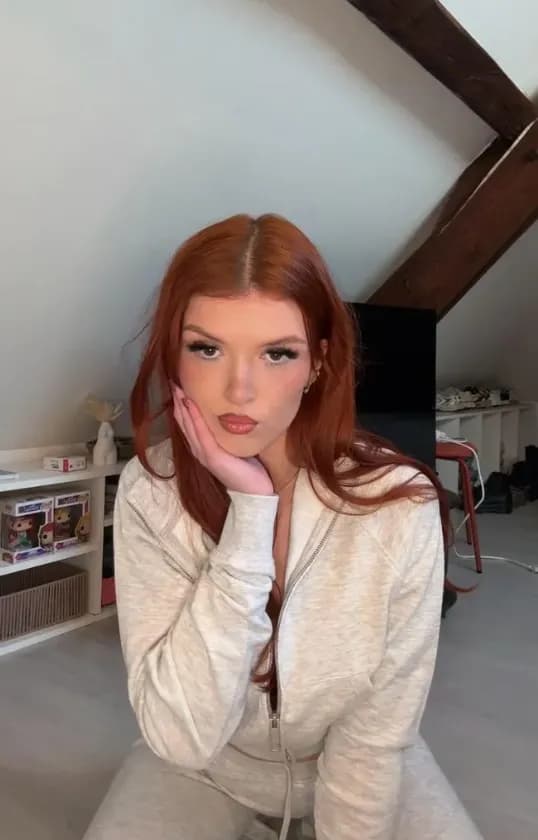 Zeliee_ – MYM creator